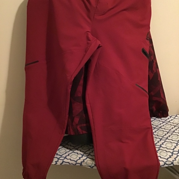 REEBOK, women’s track suit, gorgeous, new condition, see all photos, must have. - Picture 10 of 13